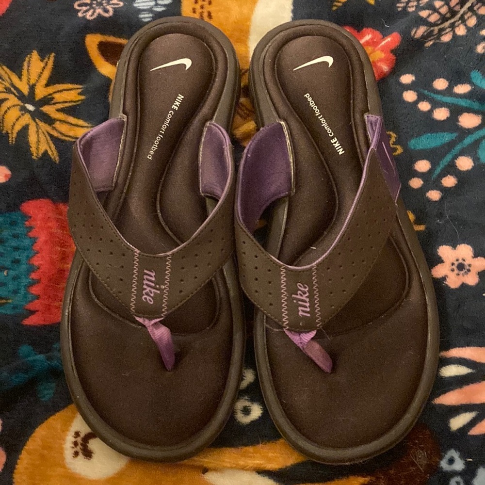 Nike Comfort Footbed brown & purple sandals in women’s size 11